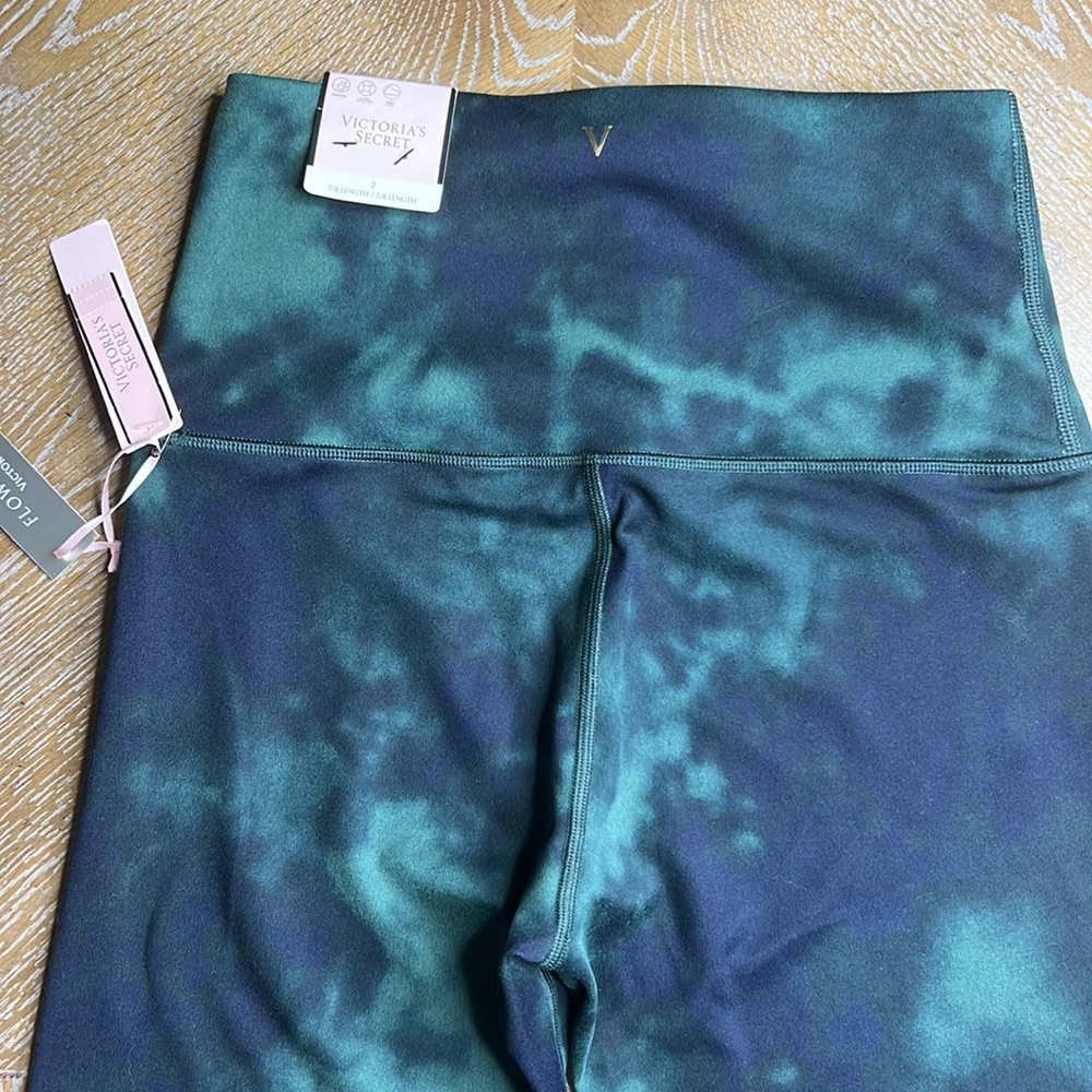 VICTORIA’S SECRET Flow On Point High Rise Lace Up Leggings 2 - Picture 6 of 13